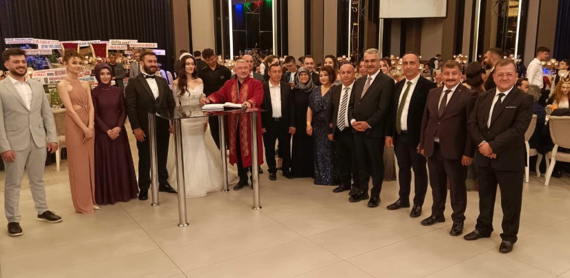 Yönetim Kurulu Üyemiz Muharrem Sarıaslan’ın oğlu Haydar Can Sarıaslan ile Emine Gümüş’ün düğün törenleri protokol üyelerinin de katılımları ile Yıldızpark Düğün Salonu’nda gerçekleştirildi.