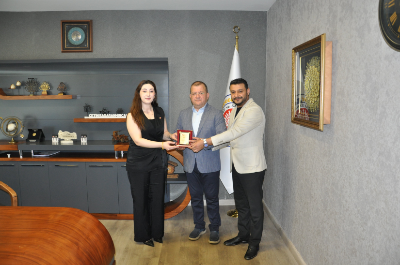 T.C. MEB Özel Özge Sanat Akademi Kurucu Müdürü Özge Nur Kuşcu, Yönetim Kurulu Başkanımız Çetin Başaranhıncal’ı ziyaret etti.
