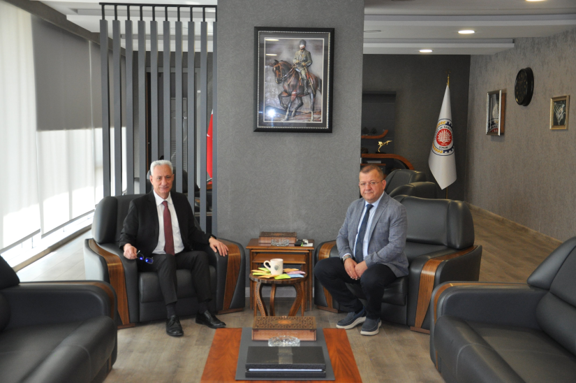 Çorum İl Gümrük Müdürü Abdullah Süzer, Yönetim Kurulu Başkanımız Çetin Başaranhıncal’ı ziyaret etti.