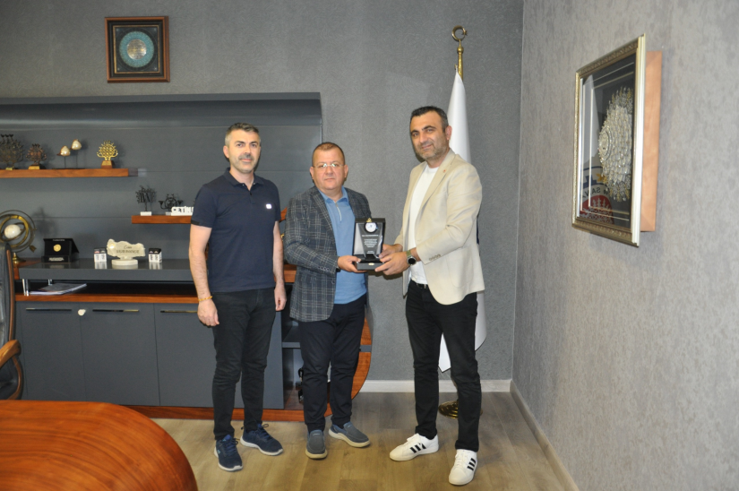 Ju Jitsu İl Hakemi ve Odamız 6. Meslek Komite Grubu Başkanı Aybars Çilingir, Yönetim Kurulu Başkanımız Çetin Başaranhıncal’ı ziyaret etti.
