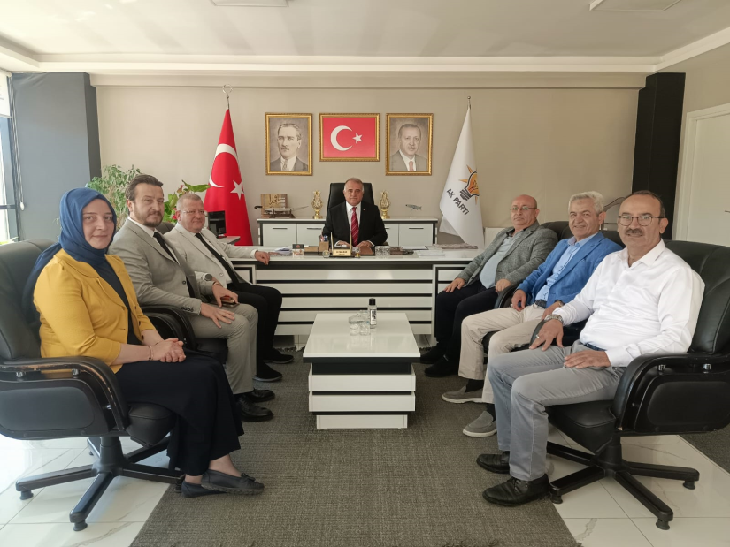 Yönetim Kurulu Başkanımız Çetin Başaranhıncal, Yönetim Kurulu Üyelerimiz Doğan Keskin ve Muharrem Sarıaslan ile birlikte, AK Parti Çorum İl Başkanı Yakup Alar’a hayırlı olsun ziyaretinde bulundu.
