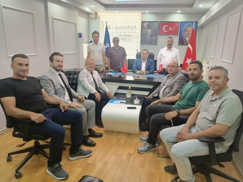 Yönetim Kurulu Başkanımız Çetin Başaranhıncal, Yönetim Kurulu Üyelerimiz Doğan Keskin ve Muharrem Sarıaslan ile birlikte, Anahtar Parti Çorum İl Başkanı Nurullah Müstet’e ve Yönetim Kurulu Üyelerine hayırlı olsun ziyaretinde bulundu.