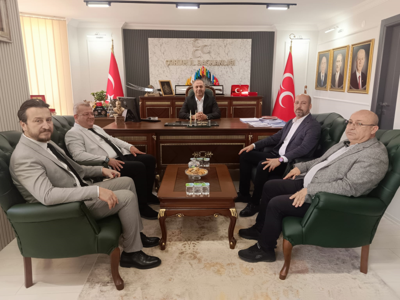 Yönetim Kurulu Başkanımız Çetin Başaranhıncal, Yönetim Kurulu Üyelerimiz Doğan Keskin ve Muharrem Sarıaslan ile birlikte, Milliyetçi Hareket Partisi Çorum İl Başkanı Mehmet İhsan Çıplak ve Merkez İlçe Başkanı Mustafa Serdar Avcu’yu, yeni hizmet binalarında ziyaret ederek hayırlı olsun ziyaretinde bulundular.