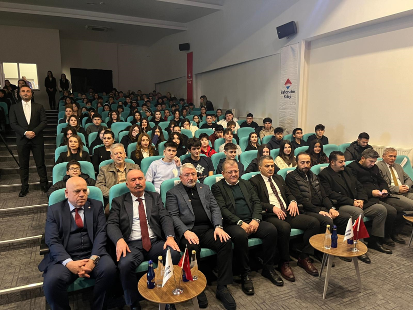 Masa Tenisi Millî Sporcularımız Abdullah Öztürk ve Nesim Turan’ın öğrencilerle bir araya geldikleri program