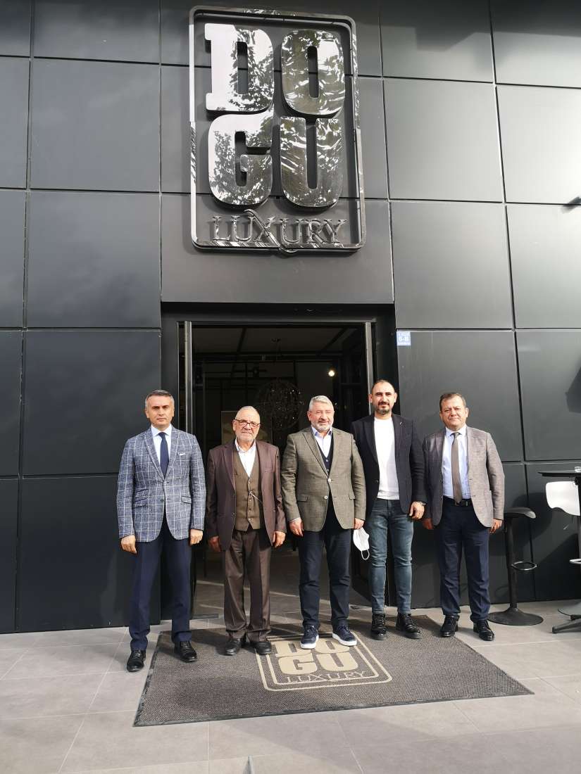 Yönetim Kurulu Başkanımız Çetin Başaranhıncal, Çorum Belediye Başkanı Dr. Halil İbrahim Aşgın ve Başkan Yardımcısı Lemzi Çöplü ile birlikte Doğu Luxury firması sahiplerinden Aydın ve Alper Tığlı'yı ziyaret ettiler.