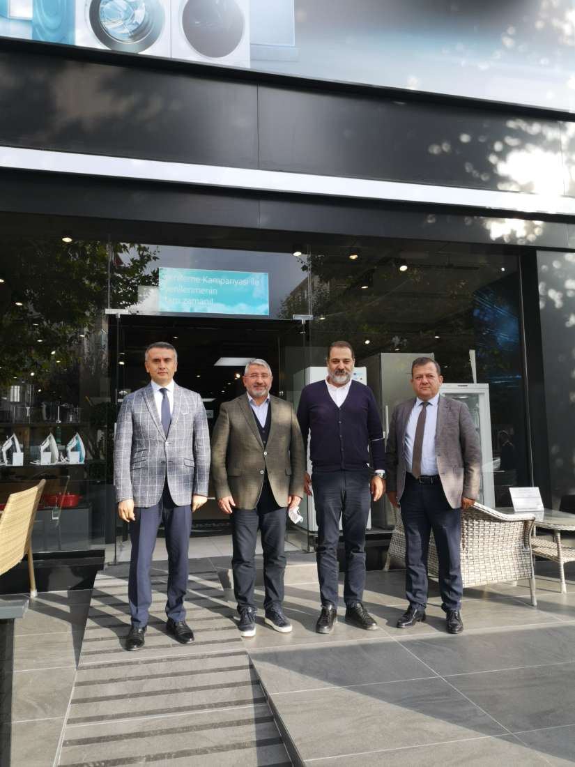 Yönetim Kurulu Başkanımız Çetin Başaranhıncal, Çorum Belediye Başkanı Dr. Halil İbrahim Aşgın ve Başkan Yardımcısı Lemzi Çöplü ile birlikte Türkiye’nin en büyük Siemens bayisi sahibi Meclis Katip Üyemiz Gökhan Kerman'ı ziyaret ettiler.
