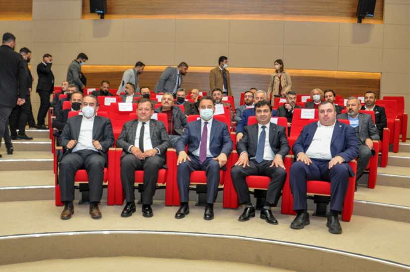 Deva Partisi Genel Başkanı Sayın Ali Babacan, Odamız Meclis Üyeleri ile bir araya geldi.