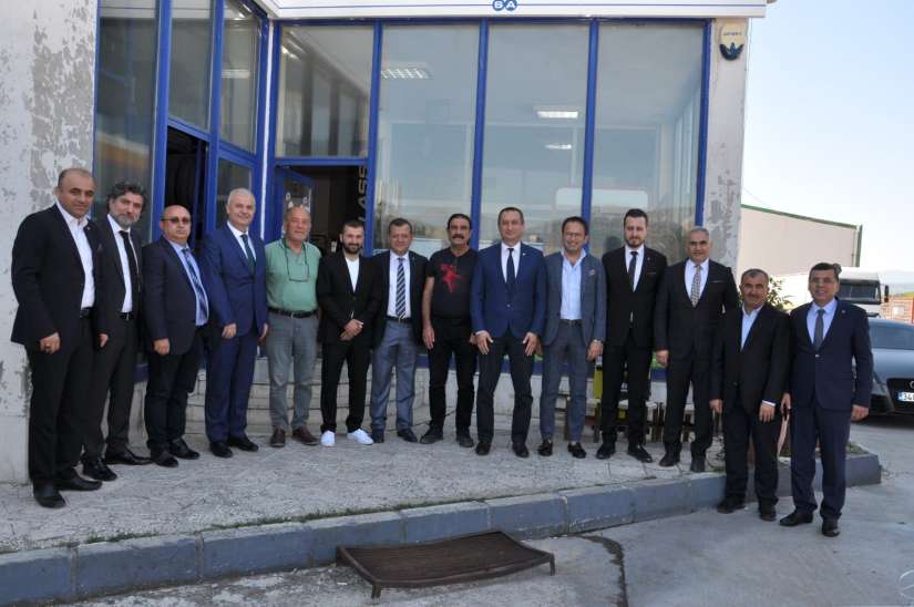 Yönetim Kurulu Başkanımız Çetin Başaranhıncal ve Yönetim Kurulu Üyelerimiz Bilge Otomotiv Şirketi'nin sahipleri Selim ve Sakin Bilge'yi işyerlerinde ziyaret ettiler.