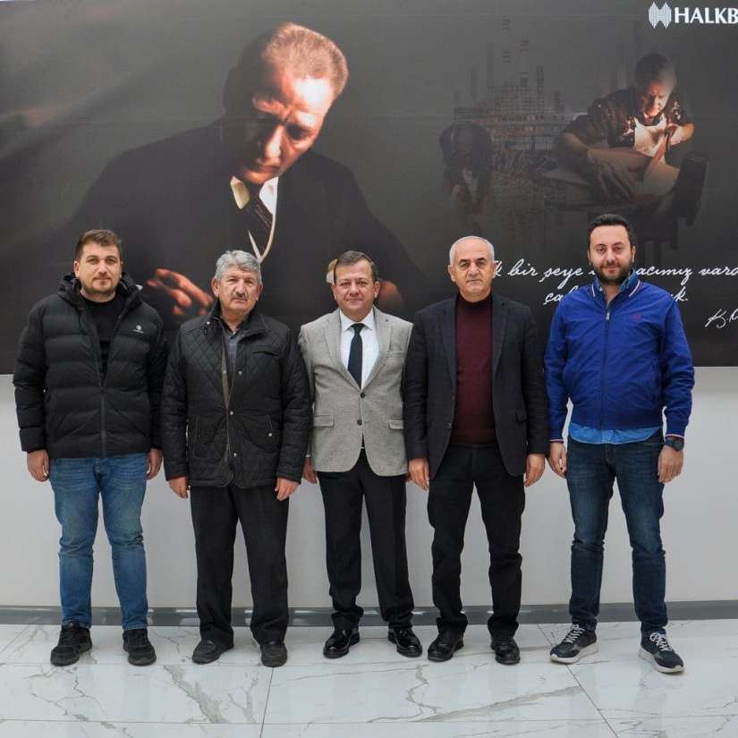 Hüseyin ve Ömer Karakuş ile Lider Tavukçuluk firma sahipleri Yaşar ve İbrahim Erten, Yönetim Kurulu Başkanımız Çetin Başaranhıncal'a hayırlı olsun ziyaretinde bulundular.